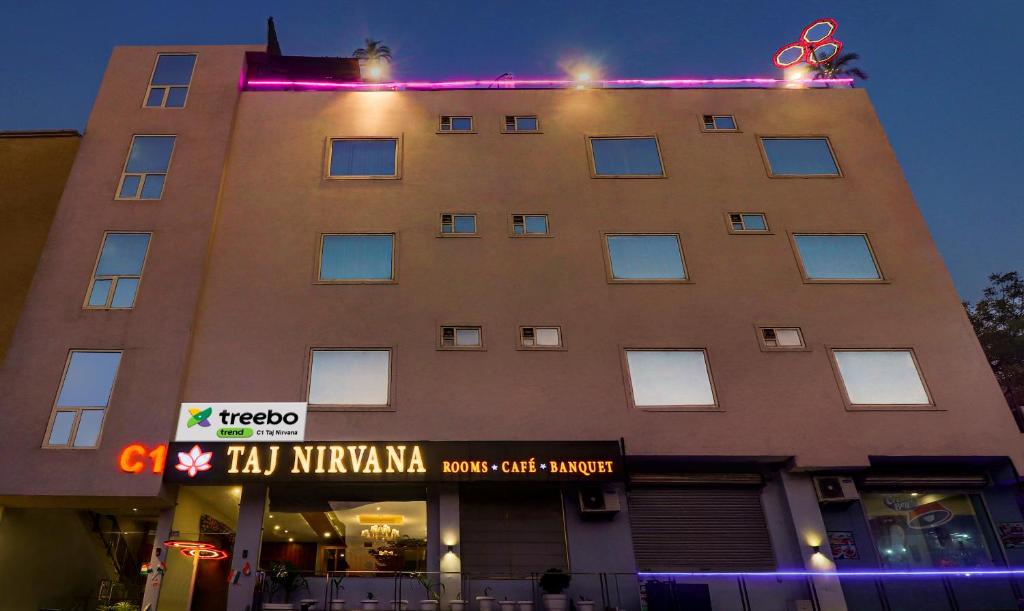  Hotel Taj Nirvana