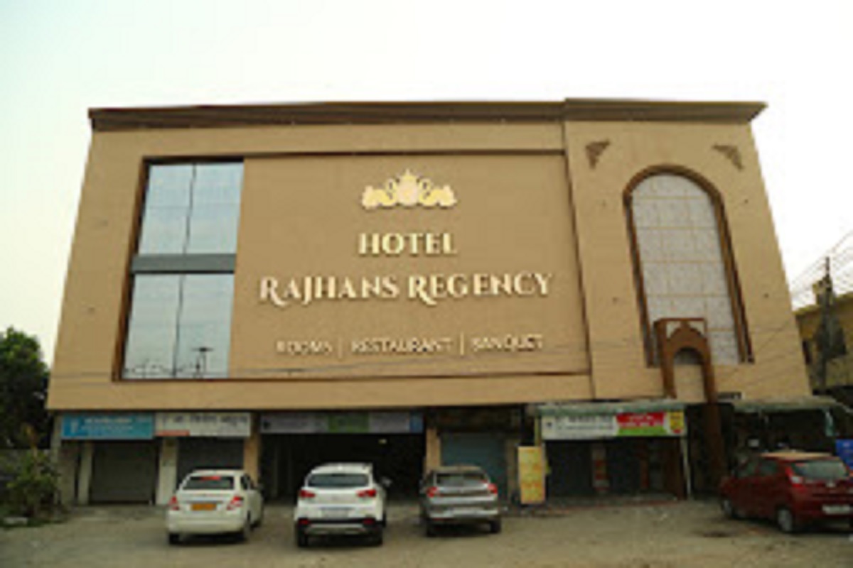  Hotel Rajhans Regency