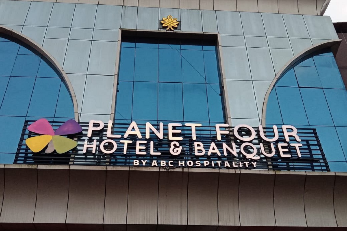  Hotel Planet Four