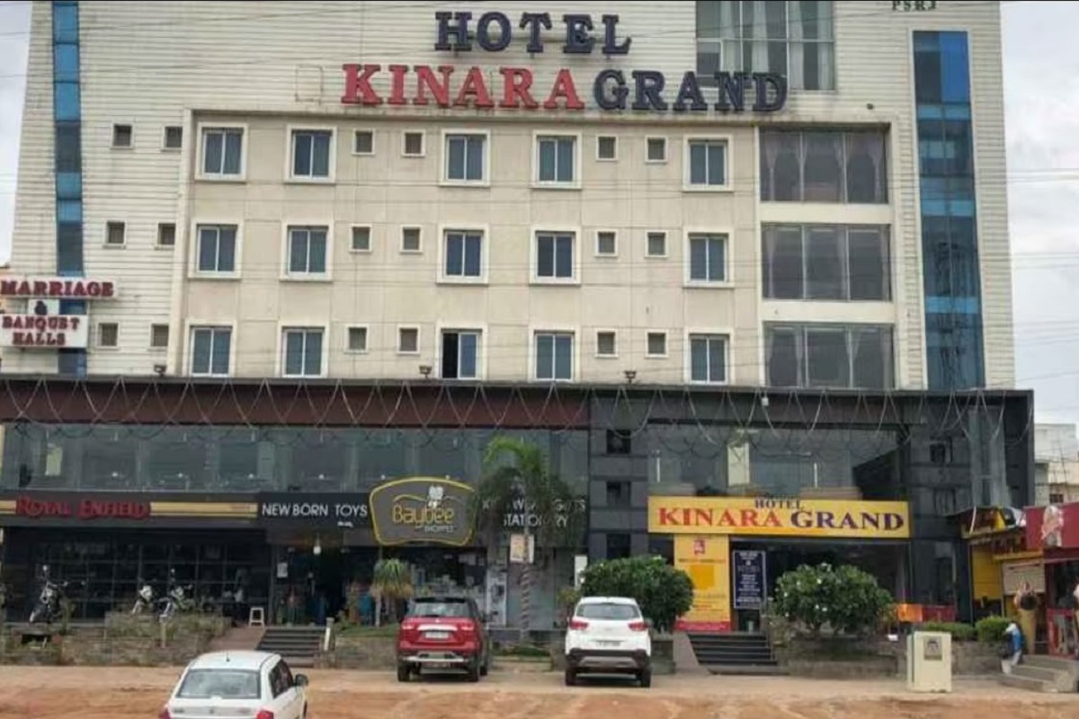  Hotel Kinara Grand